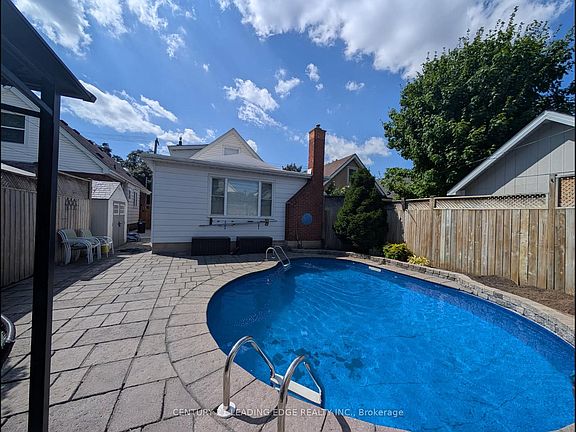 4th image of 215 Wexford Ave S