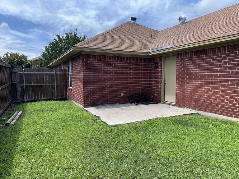 2029 Laney Dr — Photo 15