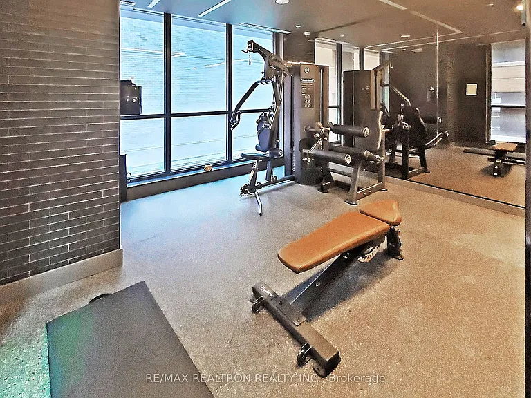 327 King St W #4105 — Photo 39