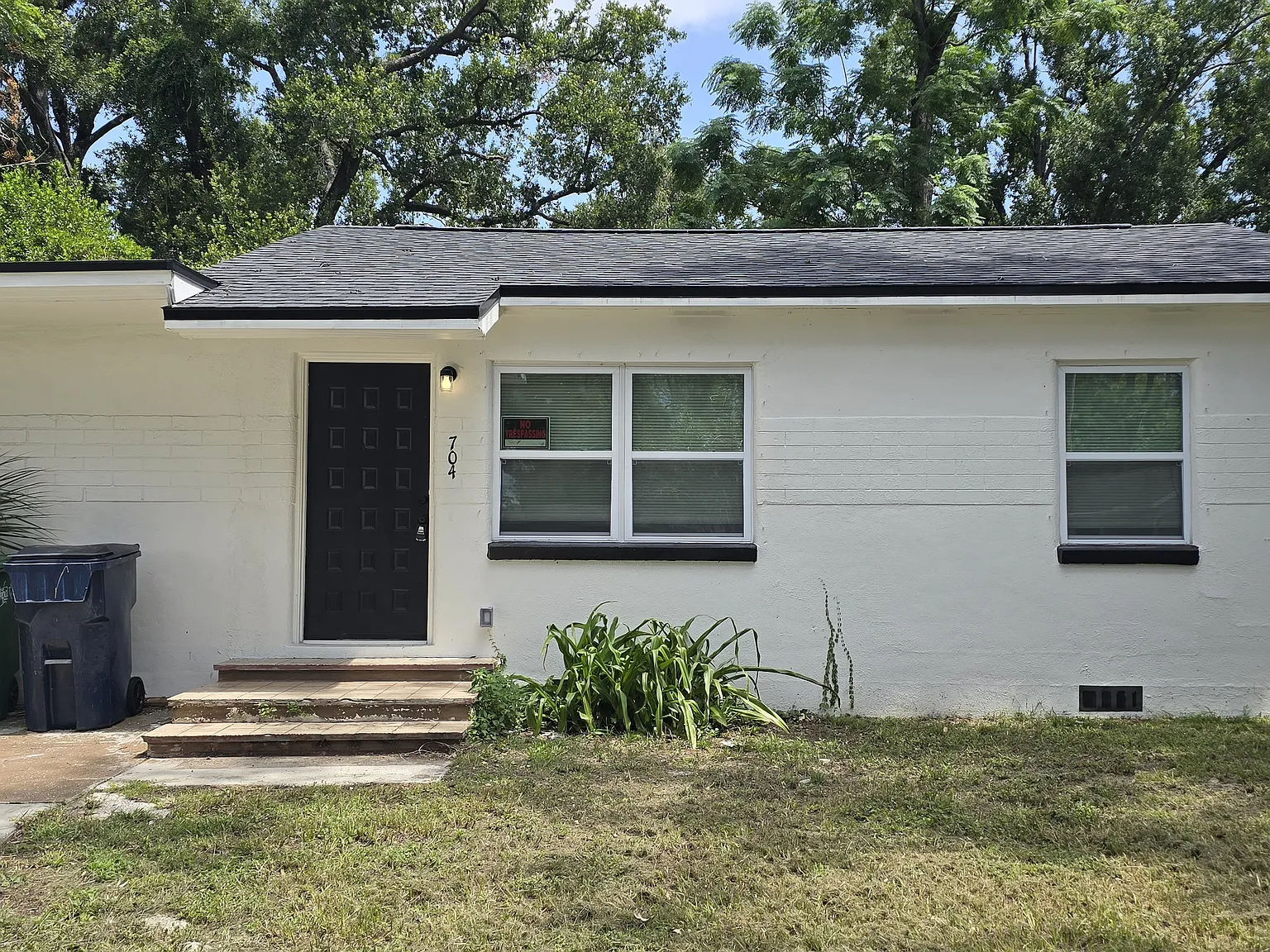 3 bed, 777 sqft, $2,000 — Photo 1