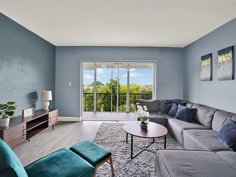 950 Hillcrest Dr #414 — Photo 9