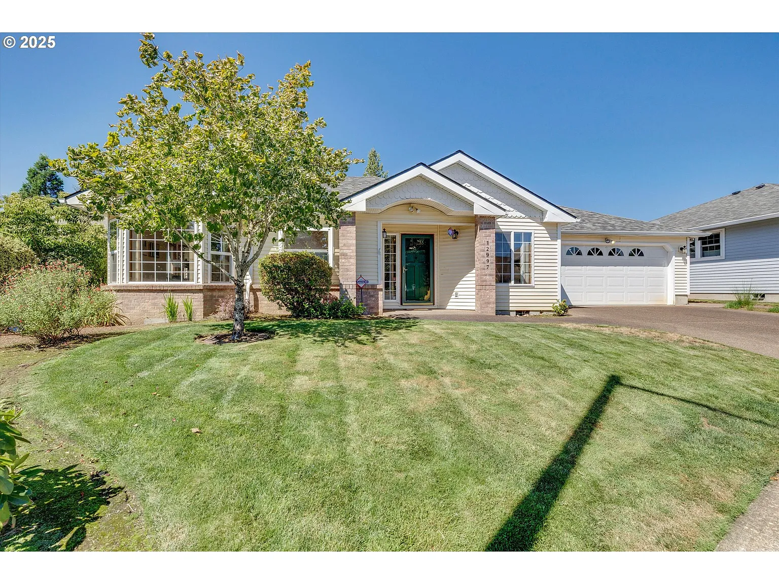 12997 SE La Cresta Dr photo 1