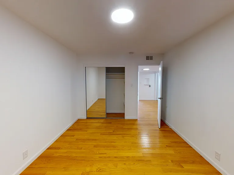 1040 Ashbury St — Photo 4