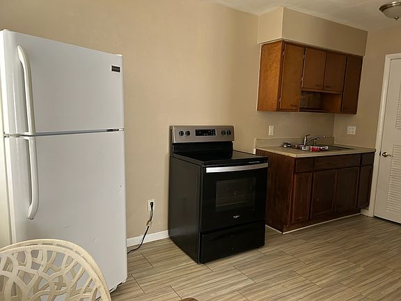 4th image of 1613 Darst Ave APT C