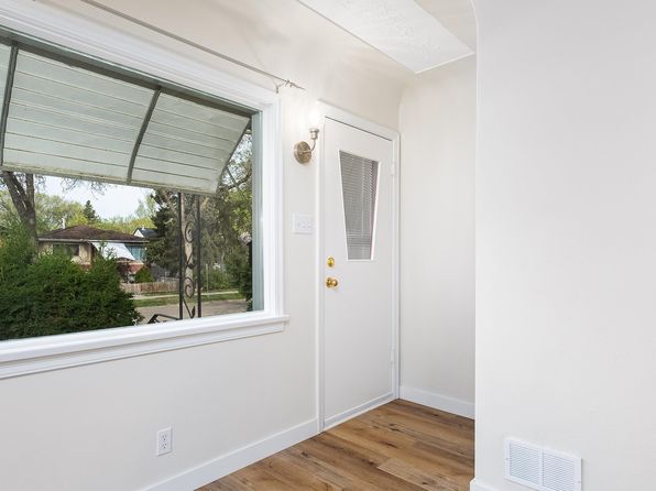11637 89th St NW, Edmonton, AB T5B 3V3