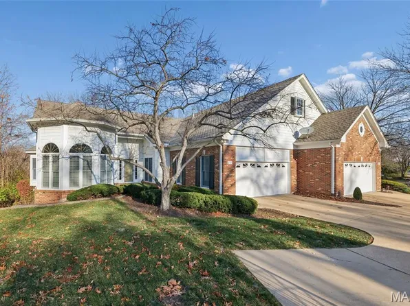 605 Spyglass Summit Dr, Chesterfield, MO 63017