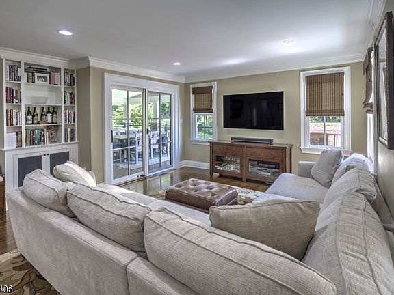 5th image of 40 Sunnybrook Rd