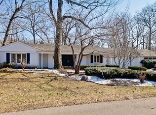 28433 N Wood Dale Ln, Libertyville, IL