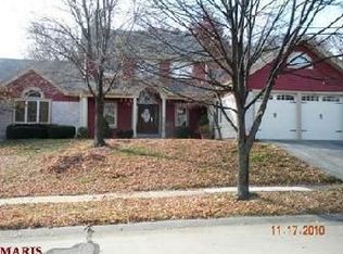 728 Woodridge Heights Ct, Ballwin, MO