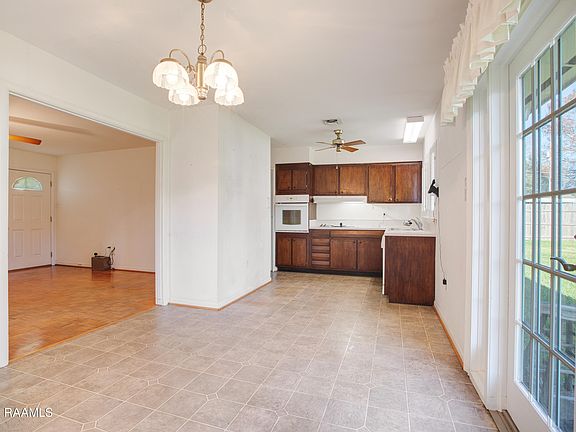 5th image of 100 Maple Dr