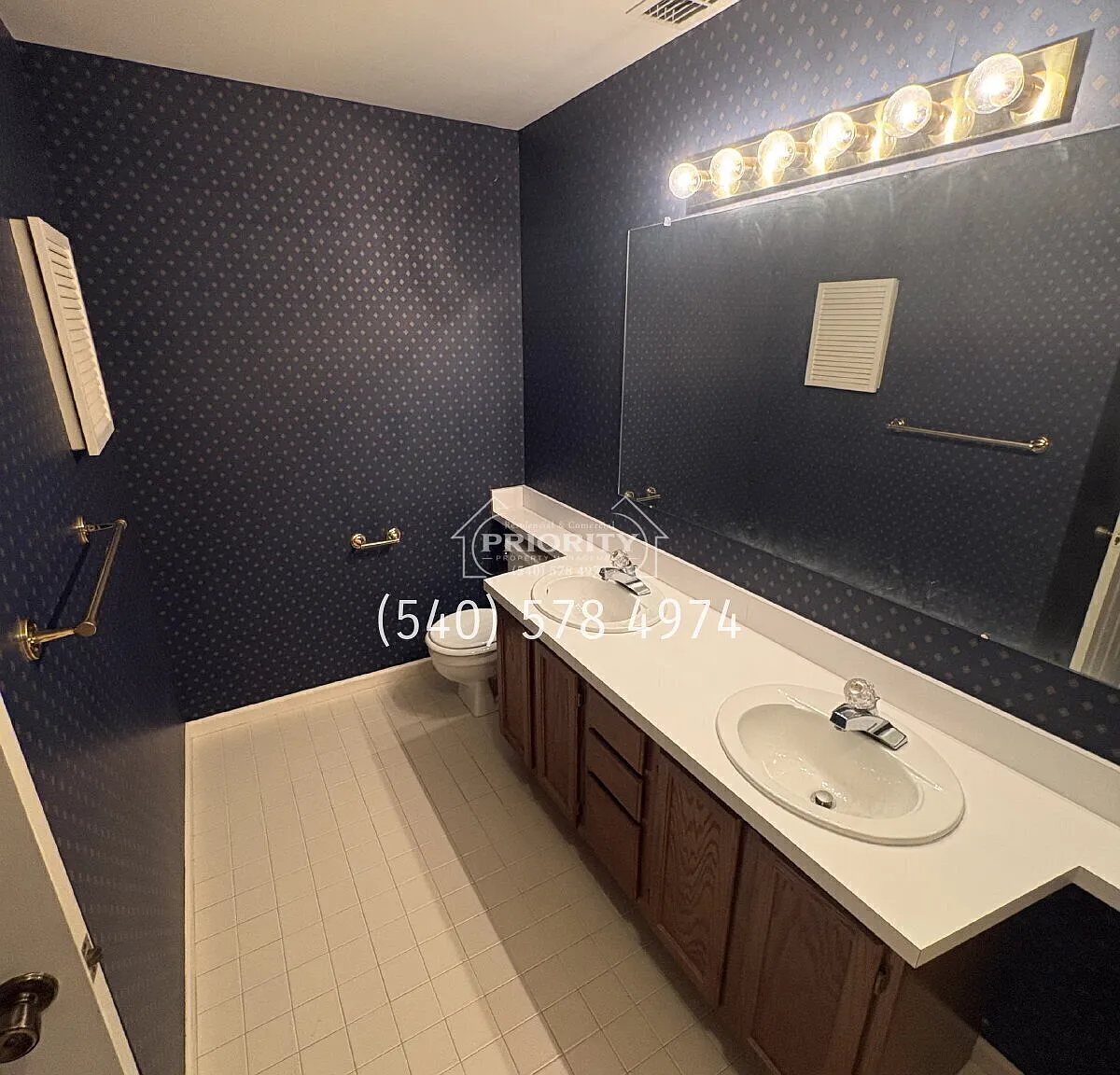 "Spacious 3-Bedroom Townhouse at 190 Emerald Dr, Harrisonburg - Comfort & Convenience Await!" — Photo 4