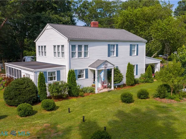 82 Sturgeon St, Deltaville, VA 23043