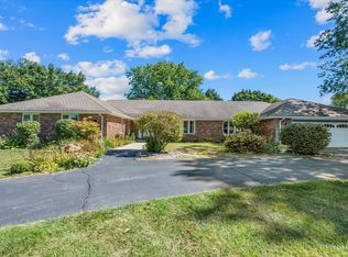 5N295 Sundance Ct, Saint Charles, IL 60175