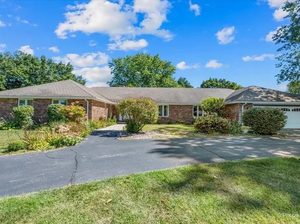 5N295 Sundance Ct, Saint Charles, IL 60175