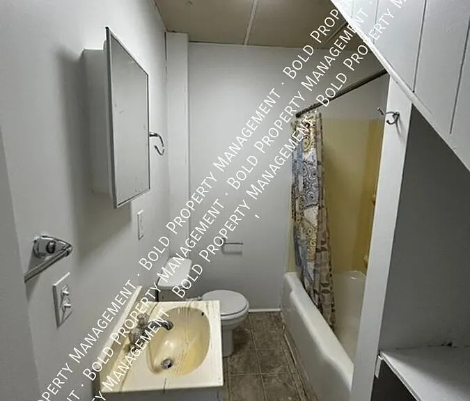 243 S 8th St #2 — Photo 6