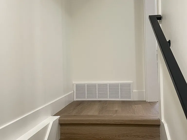 2233 Jefferson Ave #3 — Photo 16
