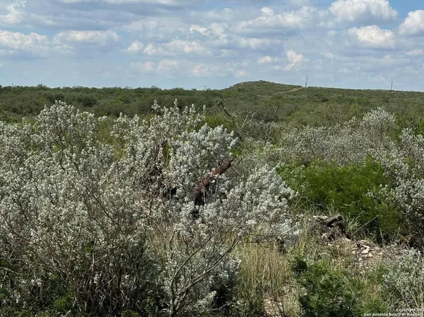 87 LEGEND HILLS RD LOT 5, Uvalde, TX 78801