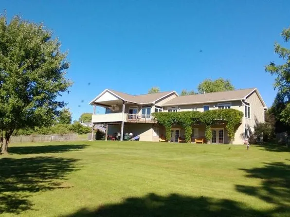 14 Post Office Rd, Sweet Valley, PA 18656