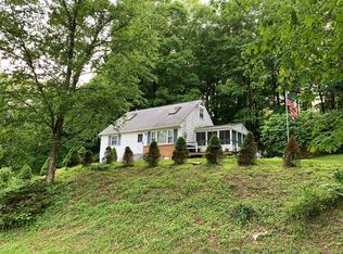 20 Pennington Dr, Hyde Park, NY 12538