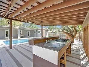 545 NW 46th Ave — Photo 4