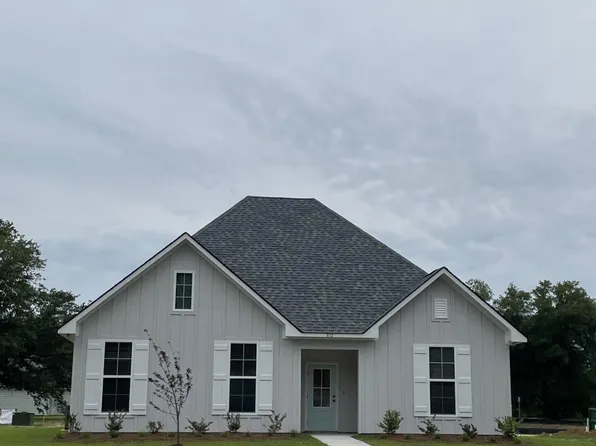 812 Old Spanish Trl, Bay Saint Louis, MS 39520