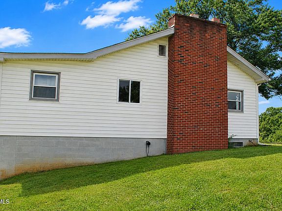 3rd image of 710 Colvert Rd