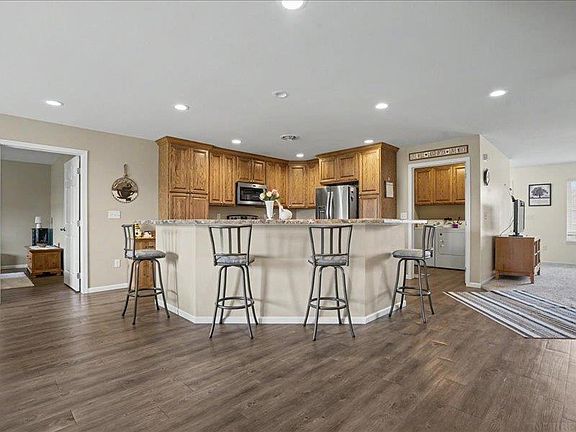 5th image of 713 Spruce Dr