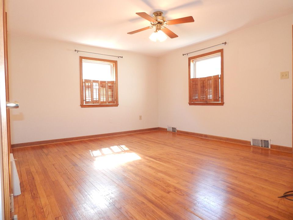 2nd image of 427 Hillside Rd