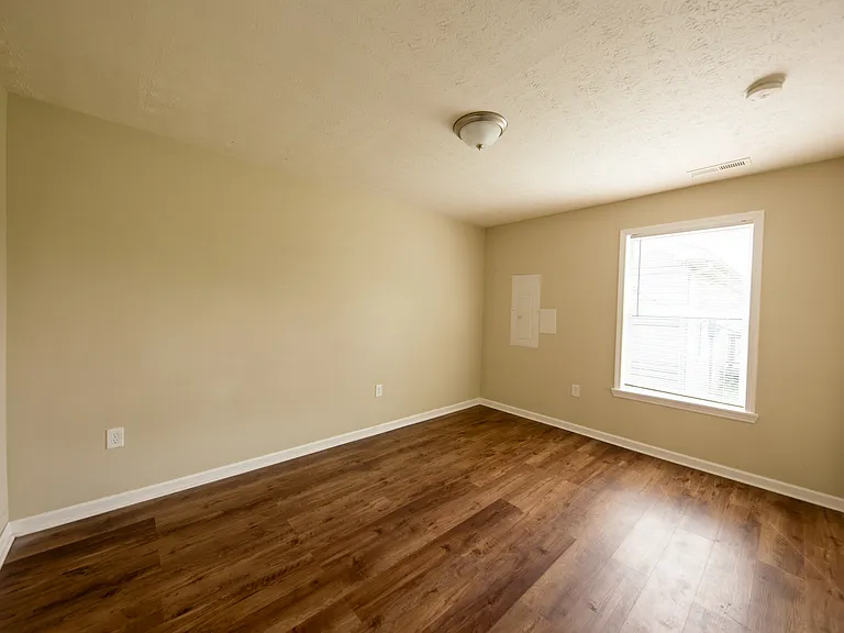 702 E Utica St #B — Photo 6
