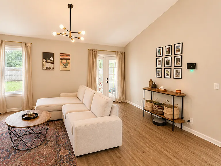 109 Almond Cir — Photo 12