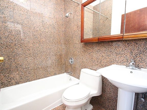 5th image of 117 Mulberry St APT 22