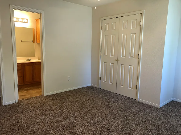 1724 Rock Hollow Loop — Photo 7