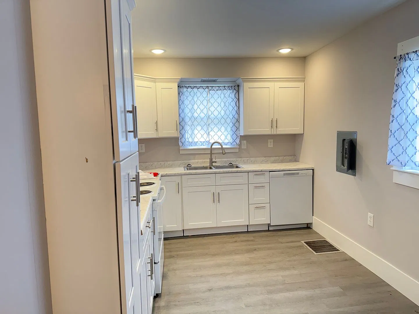 Attractive 3 BR 2 full baths house in LeRoy — Photo 2