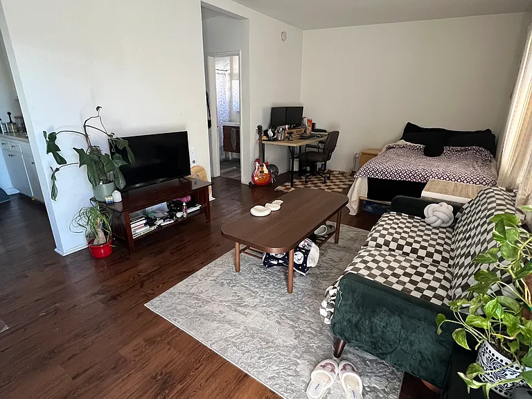 2790 E St #5 — Photo 2