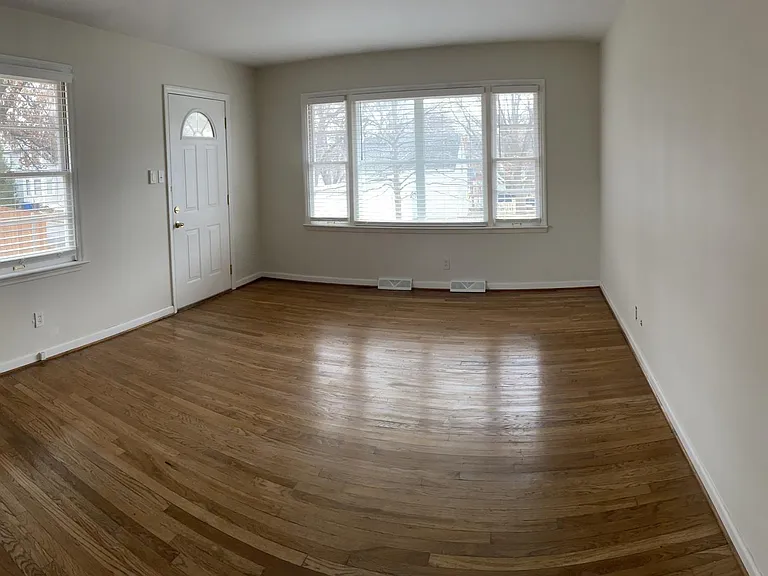 463 S 8th St — Photo 3