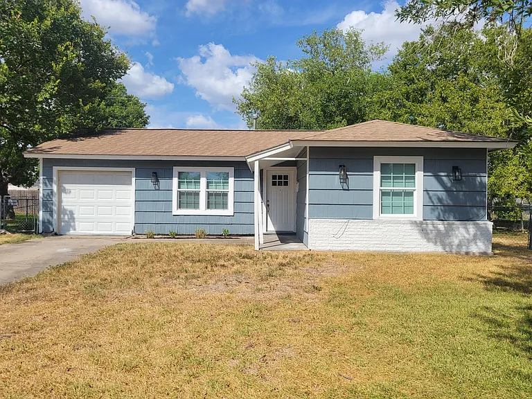 1504 Bowie Dr — Photo 1