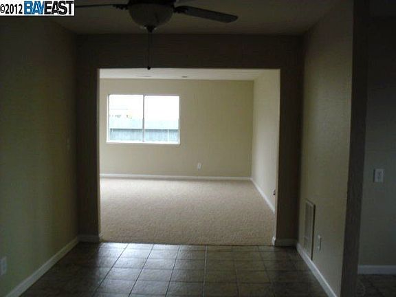 4th image of 26422 Underwood Ave