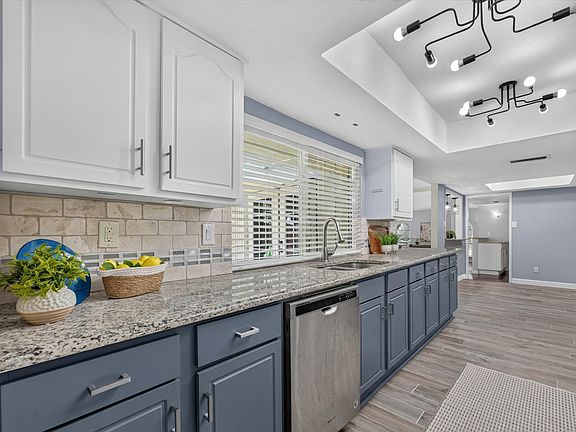 4th image of 2021 Emory Oak Dr