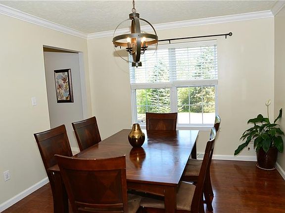 3rd image of 142 Bayberry Ln