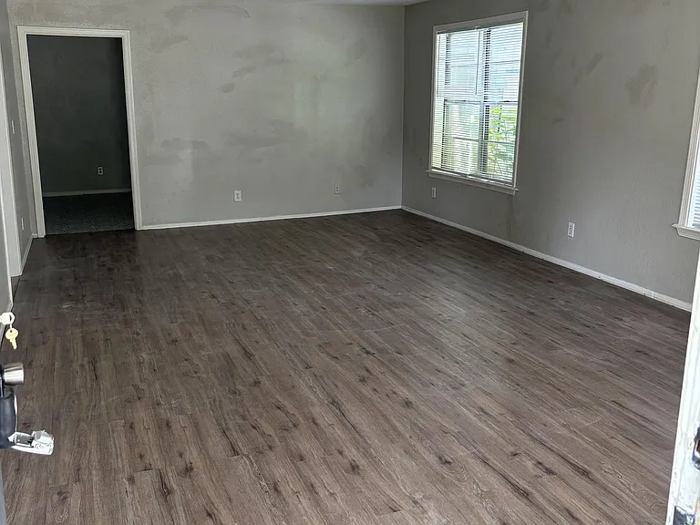 1207 E Main St — Photo 7
