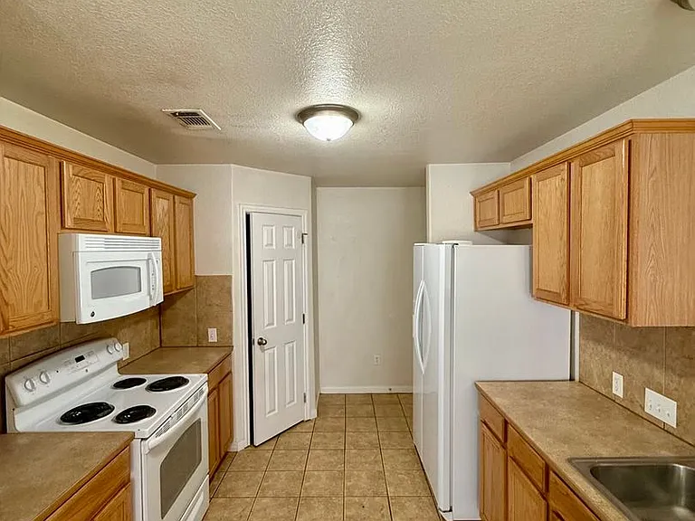 3110 Baldwin Loop — Photo 3