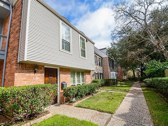 3rd image of 13132 Trail Hollow Dr