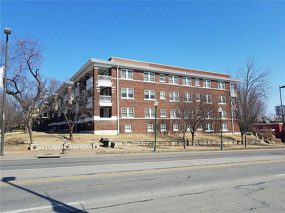 3rd image of 539 Gladstone Blvd
