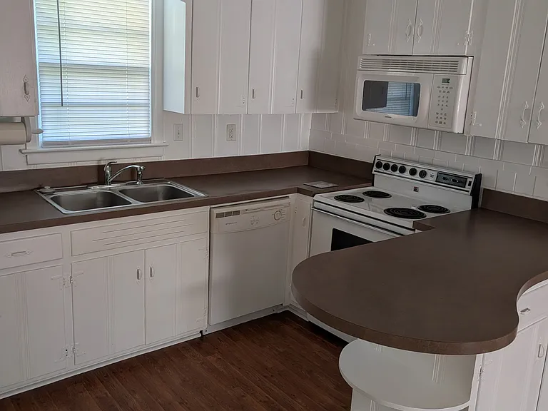 2109 N Berkeley Blvd — Photo 10
