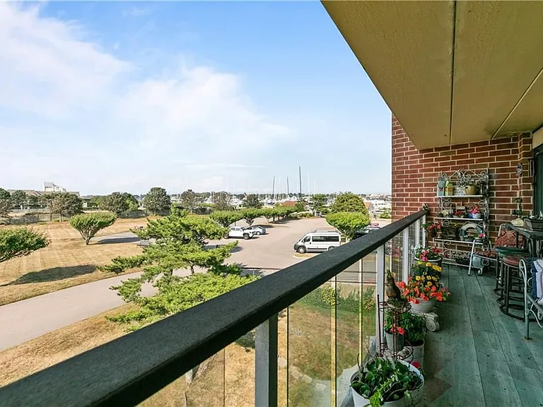 1204 Capella St S — Photo 14