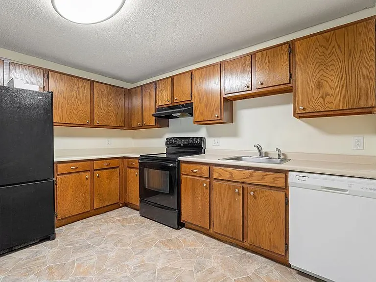 1703 White Cedar Blvd — Photo 10