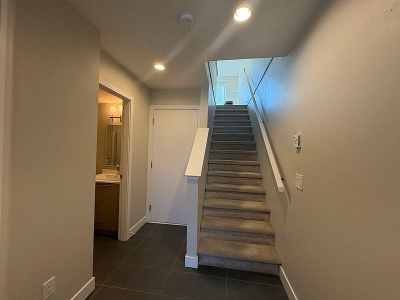 Surrey Townhouse for rent - 3 Bedrooms — photo 6