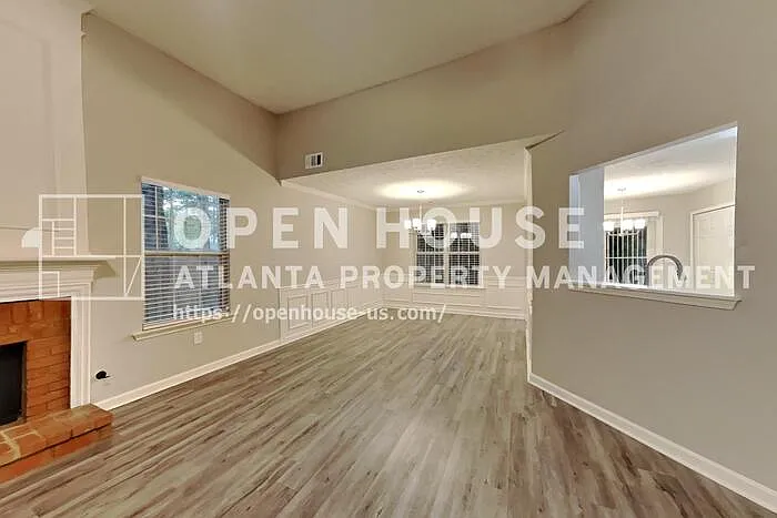 3 bed, 2.0 bath, 1602 sqft, $2,340 — Photo 4