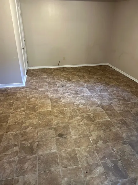 5 bed, 2394 sqft, $2,350 — Photo 4