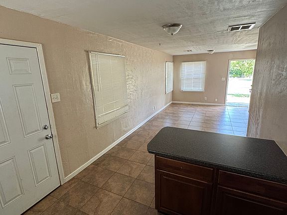 3rd image of 3920 Teal Dr